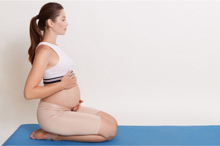 Achten Sie während der Schwangerschaft auf Ihre Haltung beim Sitzen und Stehen